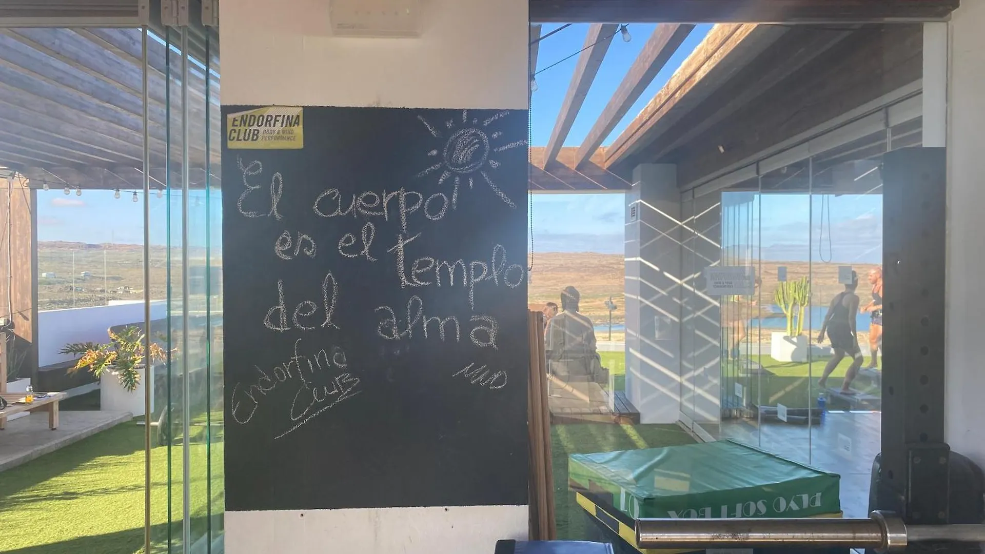 Sun And Surf Stay Коральео
